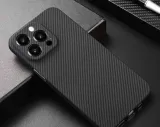etui-do-iphone-16-pro-carbon-slim-600d-plecki-typ-plecki