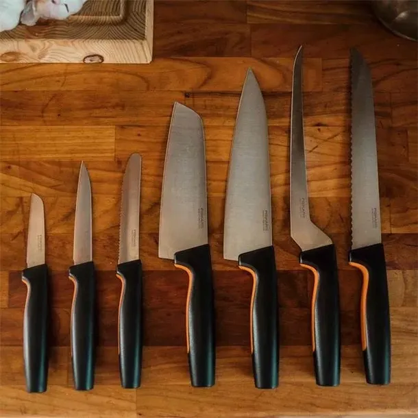 fiskars-noz-do-pomidorow-functional-form-stan-nowy-przeznaczenie-do-warzyw