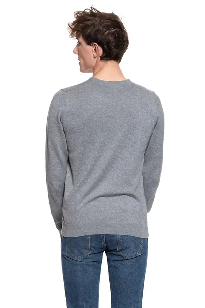mustang-basic-c-neck-meski-sweter-klasyczny-logo-s-marka-mustang