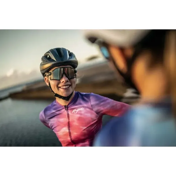 rogelli-switch-okulary-sportowe-cechy-dodatkowe-noski-ochrona-przed-wiatrem