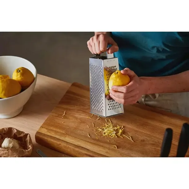 fiskars-tarka-czterostronna-essential-marka-fiskars