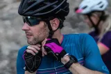 rogelli-tecta-ultralekki-kask-rowerowy-cechy-dodatkowe-otwory-wentylacyjne-regulacja-rozmiaru-regulowane-paski-wkladka-antybakteryjna