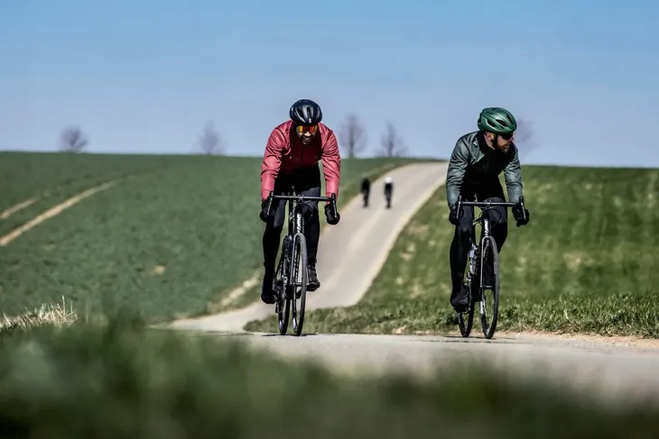 rogelli-essential-softshellowa-kurtka-rowerowa-rodzaj-zimowa
