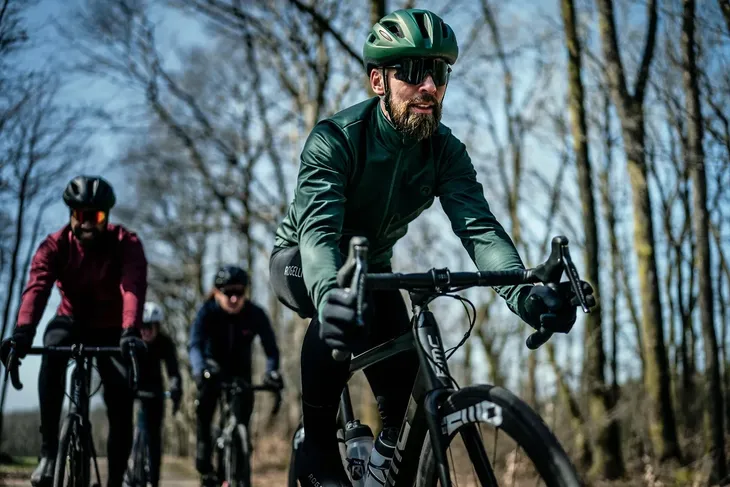 rogelli-essential-softshellowa-kurtka-rowerowa-kaptur-bez-kaptura