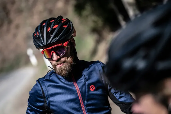 rogelli-tecta-ultralekki-kask-rowerowy-kolor-czerwony