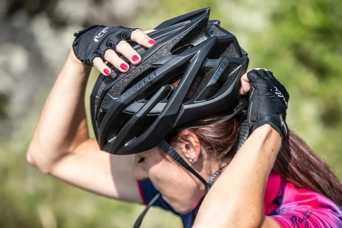 rogelli-tecta-ultralekki-kask-rowerowy-stan-nowy