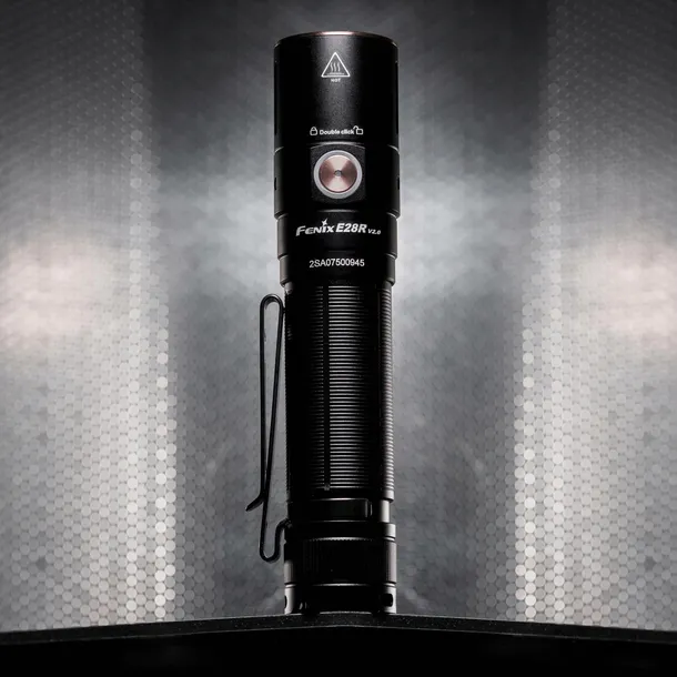 latarka-led-fenix-e28r-v2-0-stan-opakowania-oryginalne