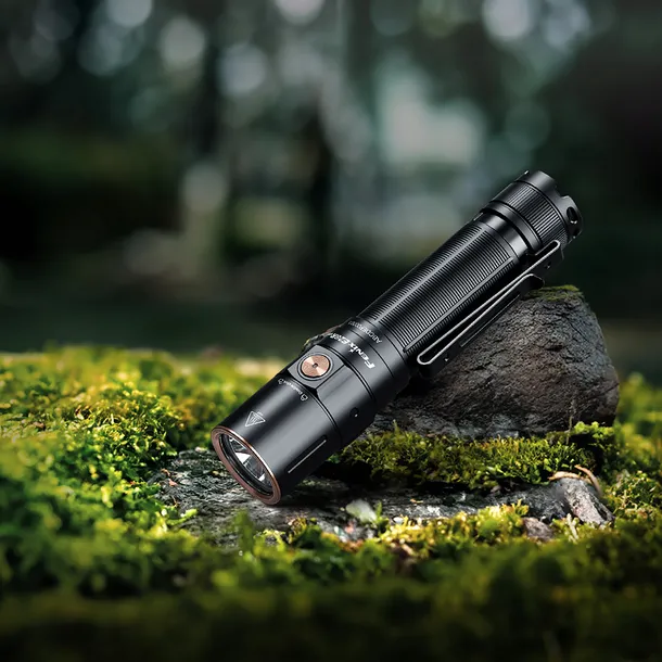 latarka-led-fenix-e28r-v2-0-marka-fenix