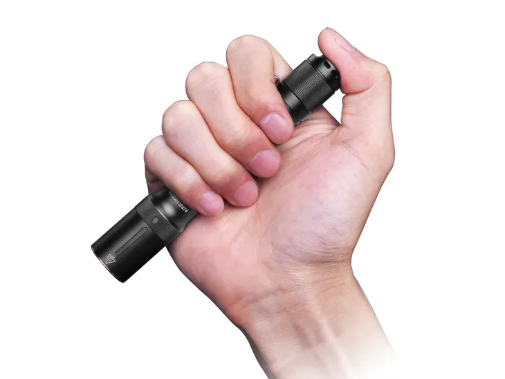 latarka-led-fenix-e20-v2-0-uszkodzony-nie