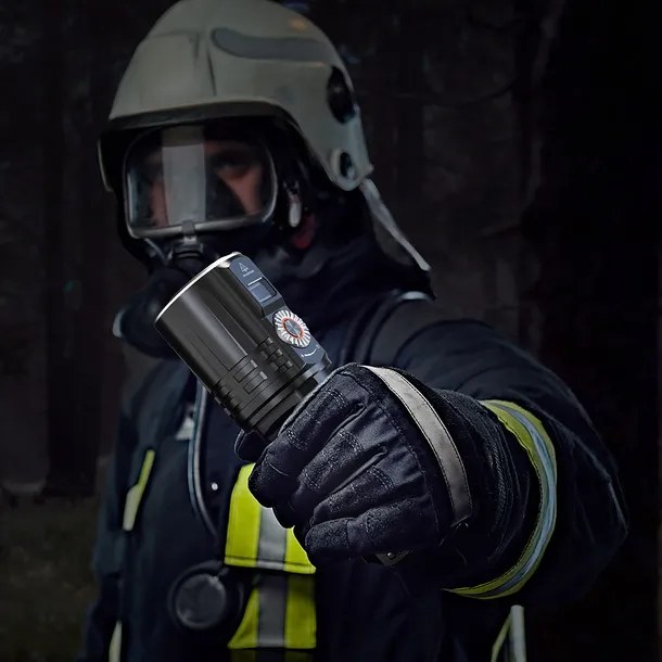 latarka-led-fenix-lr36r-seria-lr