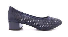 granatowe-skorzane-czolenka-na-obcasie-azurowe-tegosc-h-caprice-225011-r39