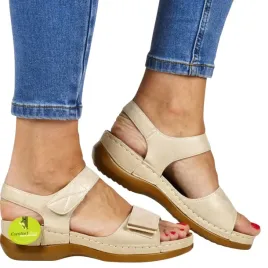 sandaly-damskie-zapinane-na-rzep-na-koturnie-evento-0146-bezowe