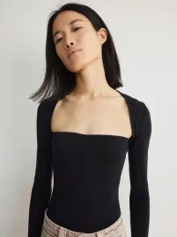 czarna-bluzka-z-dlugim-rekawem-i-glebokim-dekoltem-reserved-xs