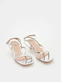 skorzane-sandaly-z-metalicznym-efektem-reserved-40