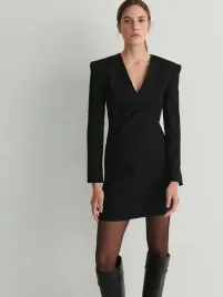 czarna-sukienka-mini-z-przeszyciami-reserved-xs