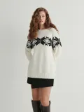 bialy-sweter-z-ozdobnym-wzorem-reserved-s