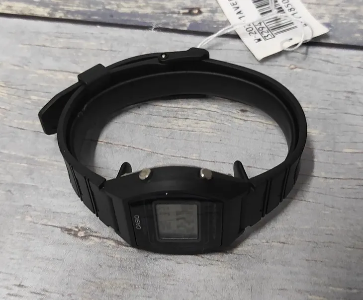 zegarek-casio-w-202-1avef-retro-model-w-202-1avef