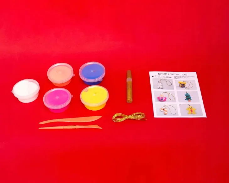 swiateczna-magiczna-modelina-magic-do-omy-stan-nowy-bohater-brak