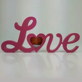 napis-stojacy-love-ze-zdjeciem