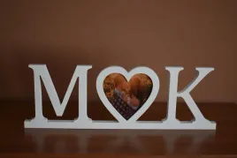 dowolne-inicjaly-ramka-na-zdjecie-stojaca-mdf-1-zdjecie