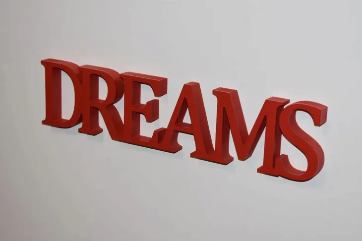 napis-3d-dreams-stan-nowy