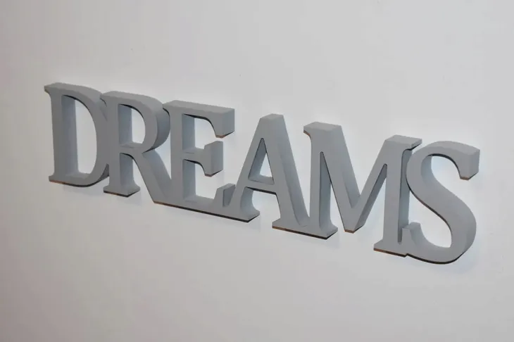 napis-3d-dreams-stan-nowy
