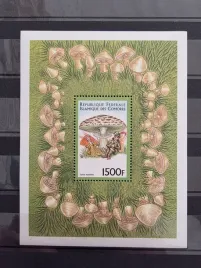 znaczki-flora-grzyby-comores-czysty-zn20