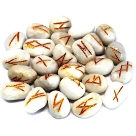 alfabet-runiczny-na-kamieniach-agat-bialy-runy