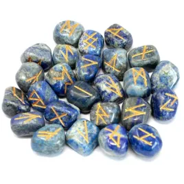 alfabet-runiczny-na-kamieniach-lapis