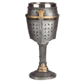 dekoracyjny-kielich-helm-i-kolczuga-rycerza-puchar