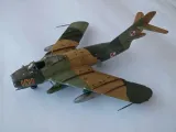 1-72-soviet-fighter-mig-17-fresco-marka-zvezda-stan-nowy