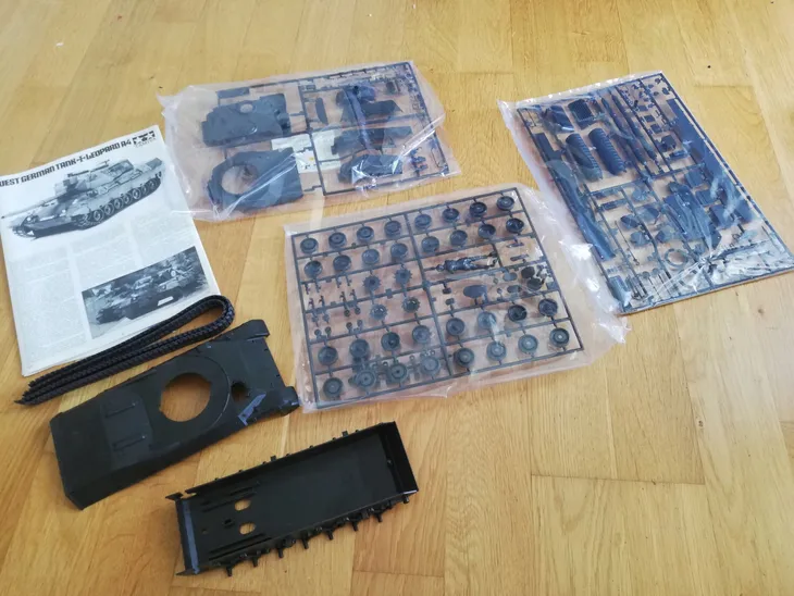 1-35-tamiya-35112-west-german-leopard-a4-model-west-german-leopard-a4