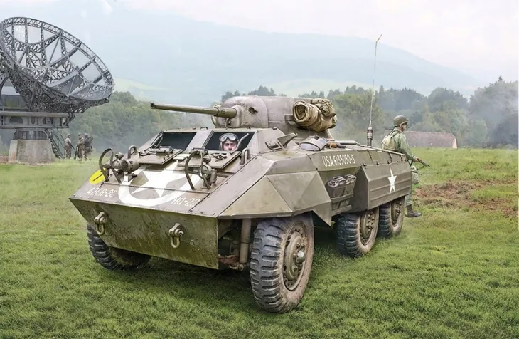 1-35-m8-greyhound-marka-italeri-stan-opakowania-oryginalne