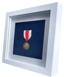 ramka-na-medal-zdjecie-30x30-3d-biala-numizmaty