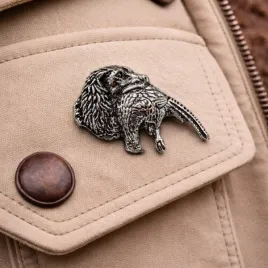 przypinka-mysliwska-spaniel-z-bazantem