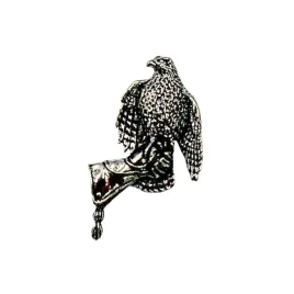 przypinka-mysliwska-jastrzab-na-rekawicy