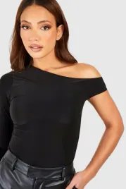lc44310-boohoo-tall-asymetryczny-czarny-top-16-xl
