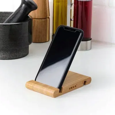 ikea-bergenes-uchwyt-na-komorke-tablet-bambus-kolor-brazowy