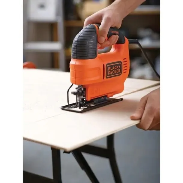 black-decker-wyrzynarka-520w-ks701e-glebokosc-ciecia-w-drewnie-70-mm