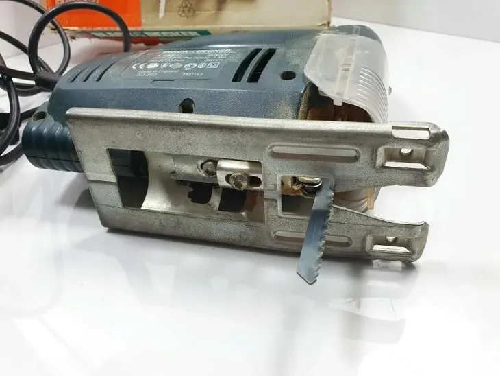 black-decker-wyrzynarka-520w-ks701e-skok-brzeszczotu-19-mm