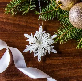 zawieszka-3d-sniezynka-biala-11cm
