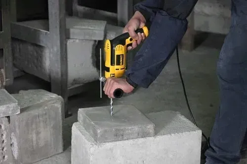 wiertarka-udarowa-dewalt-dwd024s-maksymalna-srednica-wiercenia-w-betonie-16-mm