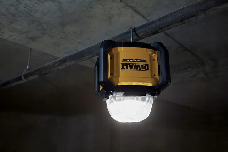 lampa-18v-led-dcl074-waga-z-opakowaniem-4-8-kg-kod-producenta-dcl074