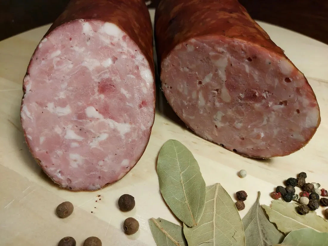 swojska-kielbasa-gruba-900g-glowny-skladnik-wieprzowina