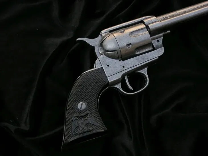 rewolwer-colt-peacemaker-1873-r-1108-g-oryginalnosc-replika