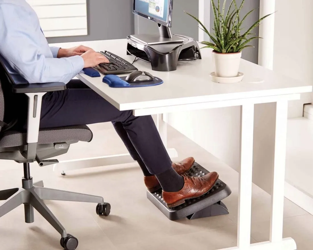 podnozek-pod-stopy-ergonomiczny-regulowany-fellowes-stan-nowy