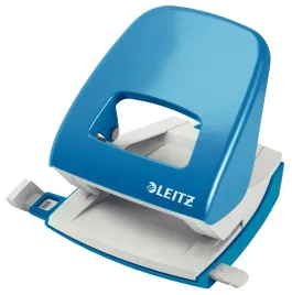 duzy-dziurkacz-metalowy-do-30-kartek-jasno-niebieski-50080030-leitz