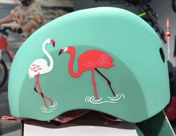 micro-kask-s-flamingi-wiek-dziecka-2-lata