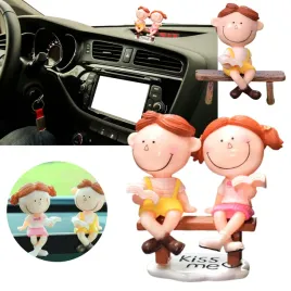 dekoracja-deska-rozdzielcza-samochod-figurki-prezent-walentynki-ksiazka