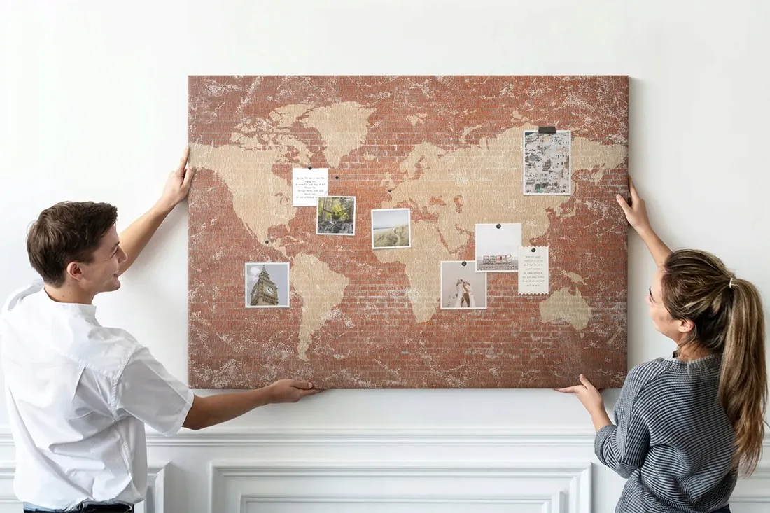 tablica-korek-canvas-pinezki-mapa-na-cegle